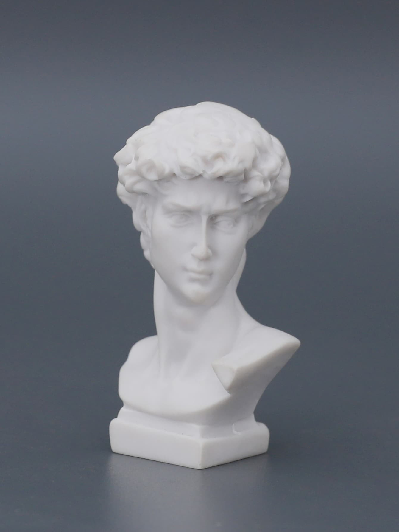 1pc Figure Statue Ornament | SHEIN