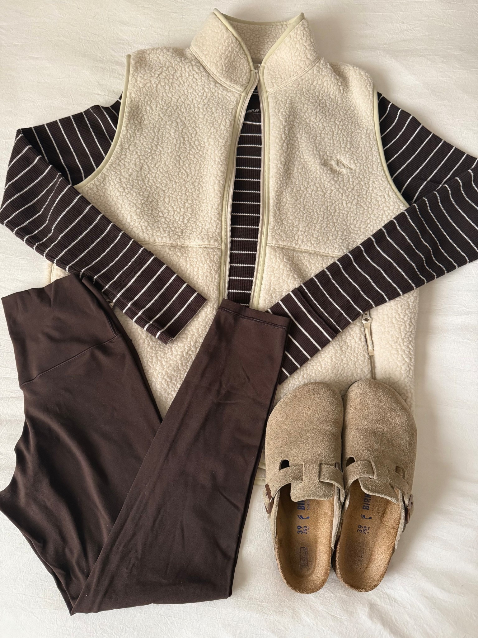 Some good gift options!! Everything is on sale! 

#aritzia #fleecevest #casualoutfit #ootd #comfyoutfit #aerie 

#LTKCyberWeek #LTKSaleAlert #LTKGiftGuide