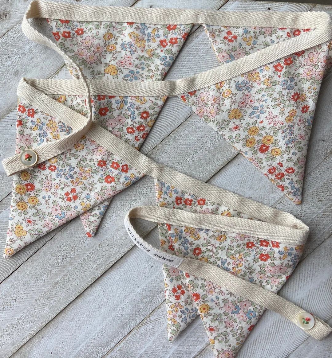 Liberty of London Summer Meadow Print Cotton Mini Bunting - Etsy | Etsy (US)