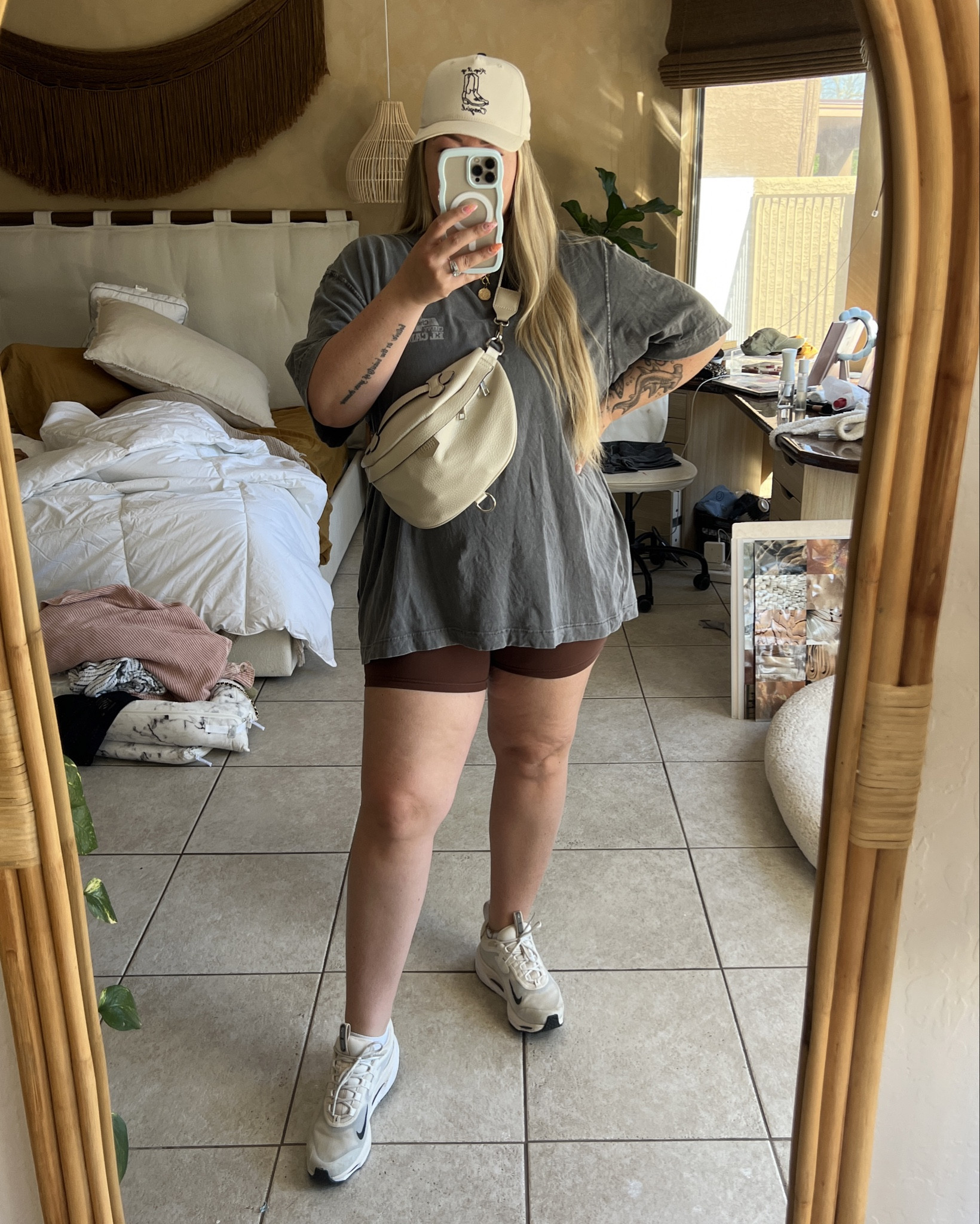 Some of my athlesiure on the go favorites🤍

📏 I’m 5’4” / 32 pant / size 14 / XL
📏 sports bra size L
📏 shorts size xl / 6in
📏 shirt size xl
👟 size 8 tts ( but I size up 1/2 size for my wide feet)

#LTKmidsize #LTKstyletip #LTKfitness