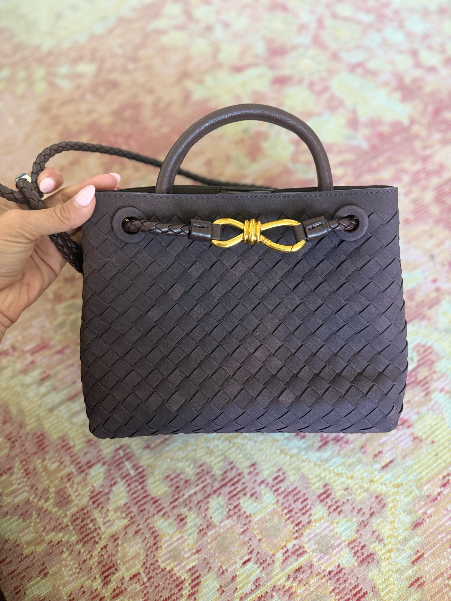 The cutest brown handbag that looks designer