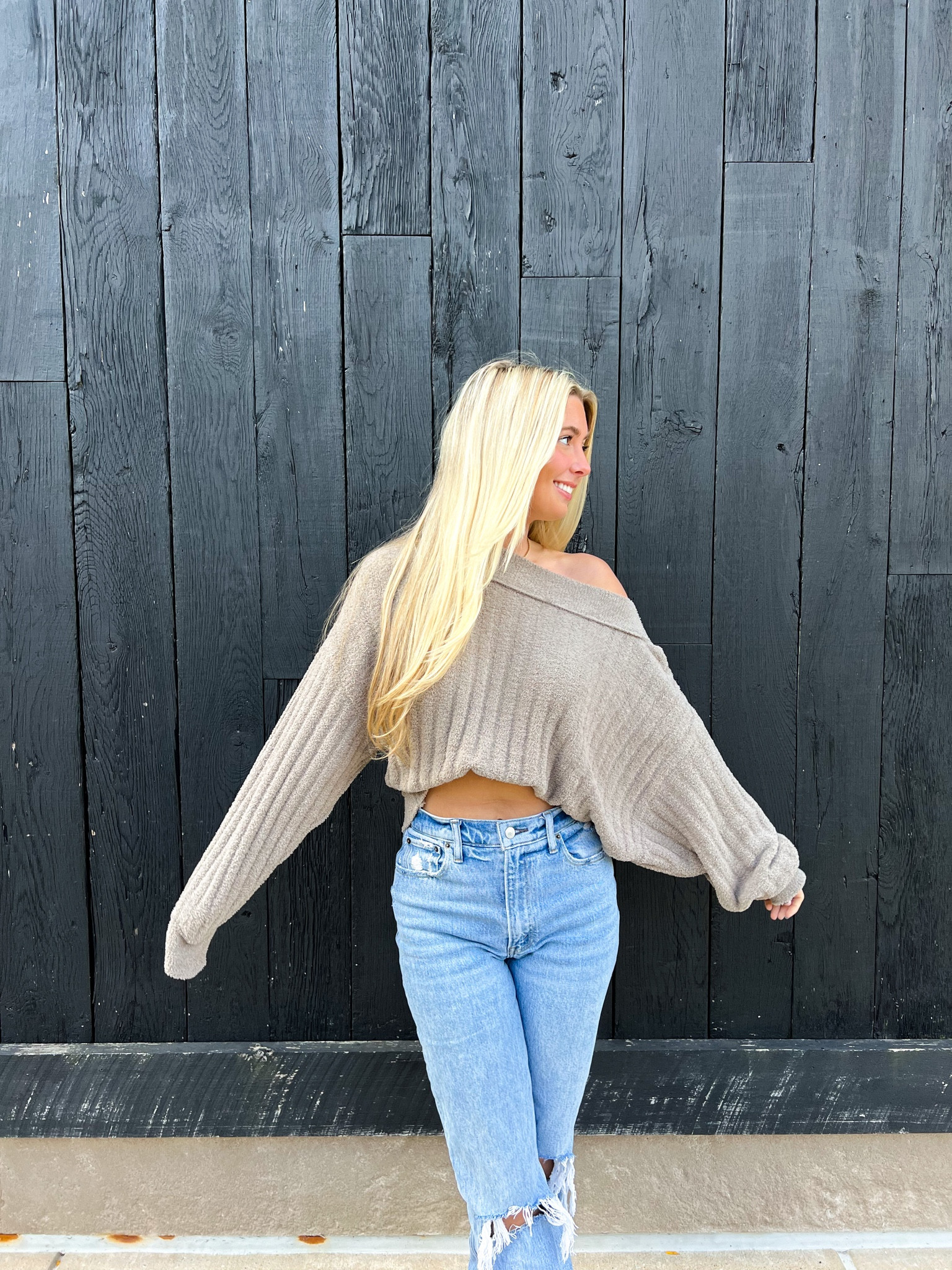 videos vs. pictures 🍂 
•
this sweater is like a blanket & everyone needs it! super comfy definitely recommend!!😍
linking everything in stories & my liketoknow.it !! 
•
•
•


#LTKSeasonal #LTKunder100 #LTKU