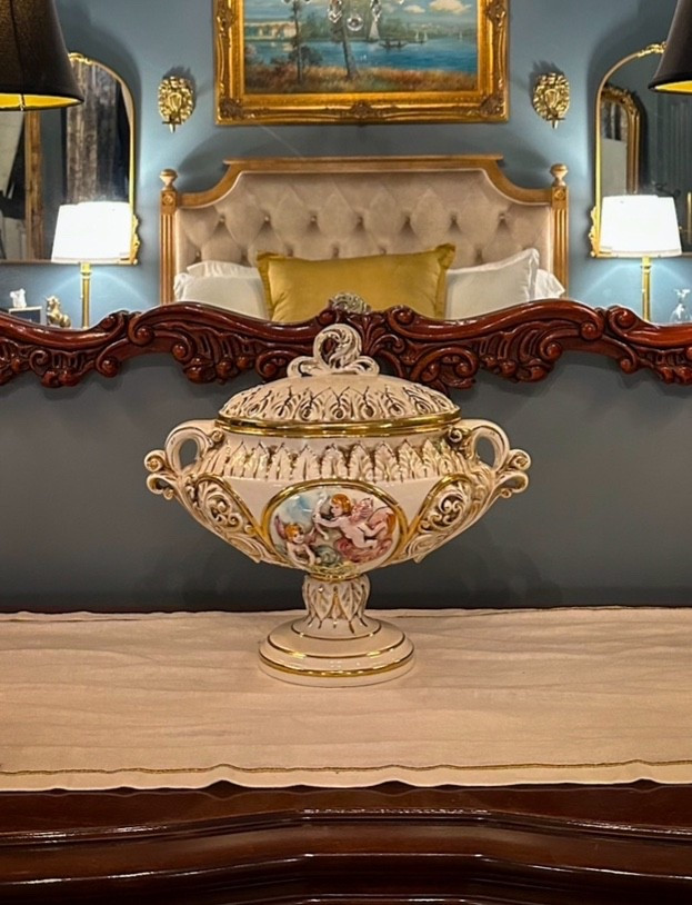 Add a touch of elegance to any tabletop with this stunning gold-and-white centerpiece. Perfect for adding old world charm to any space!✨

#CallSignDesign #Vintage #Luxury #InteriorDesign #InteriorDecorating #Elegance #Chandelier #OldWorldCharm #DesignStyle #CastleCore #OldWorldCharm  #SimpleSwaps