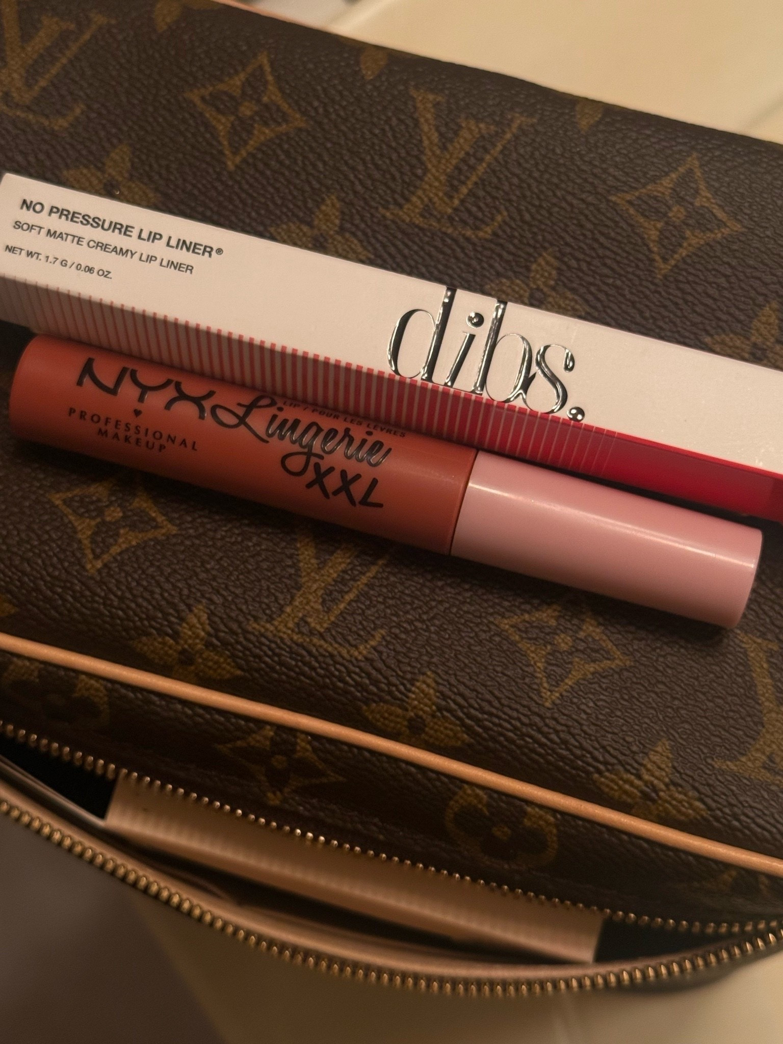 My current lippy!
@DIBS Beauty liner in DEBRIEF 
@nyx cosmetics in STRIPD DOWN

#LTKBeauty #LTKselfcare #LTKootd