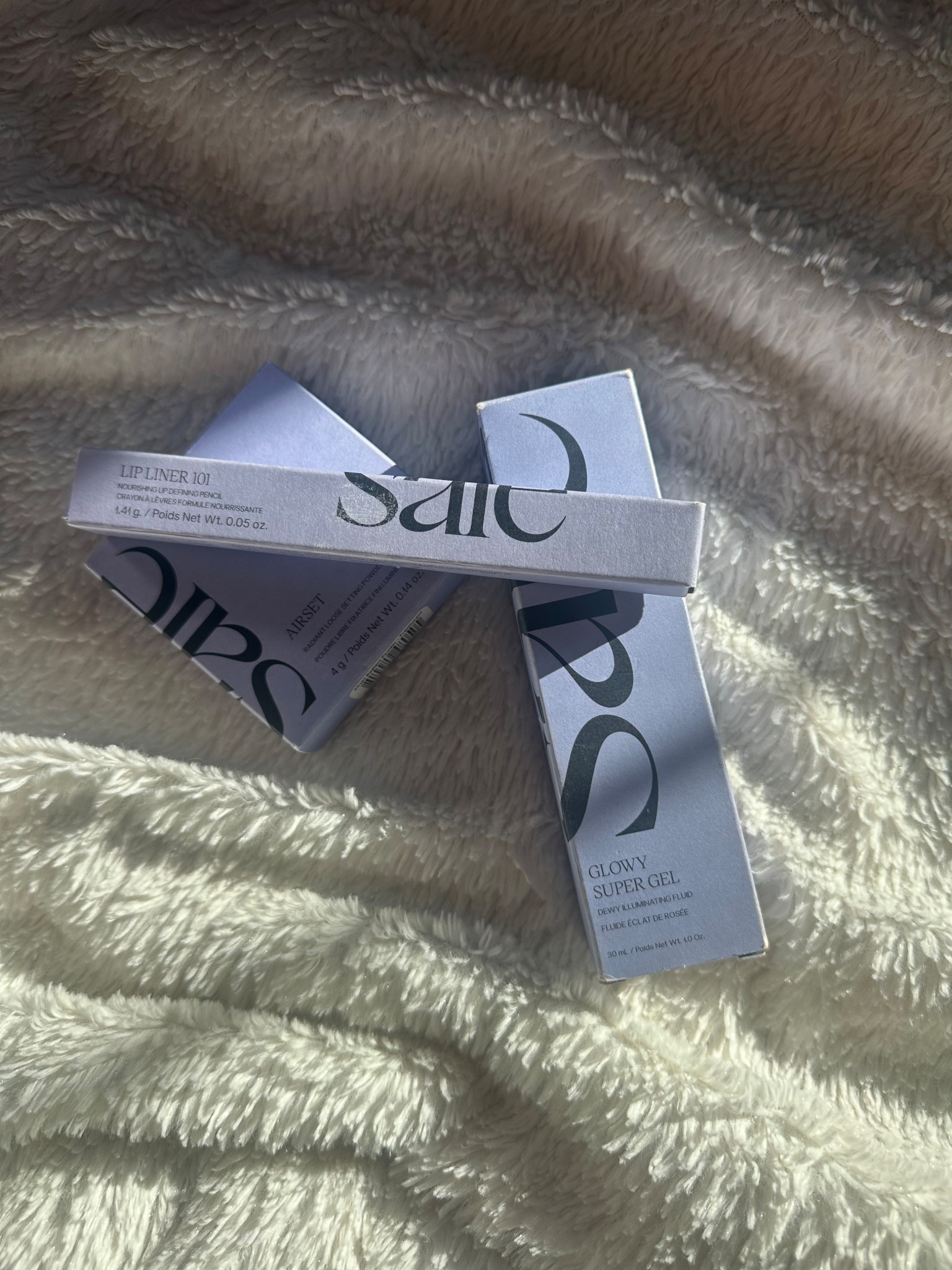 SAIE beauty is one of my favorite beauty brands as of recent. These are some new things to add to my routine and a restock. 

1) translucent setting powder 
2) lip liner in shade wink 
3) glowy super gel in sun glow 


#LTKFindsUnder50 
@Saie 

#LTKBeauty