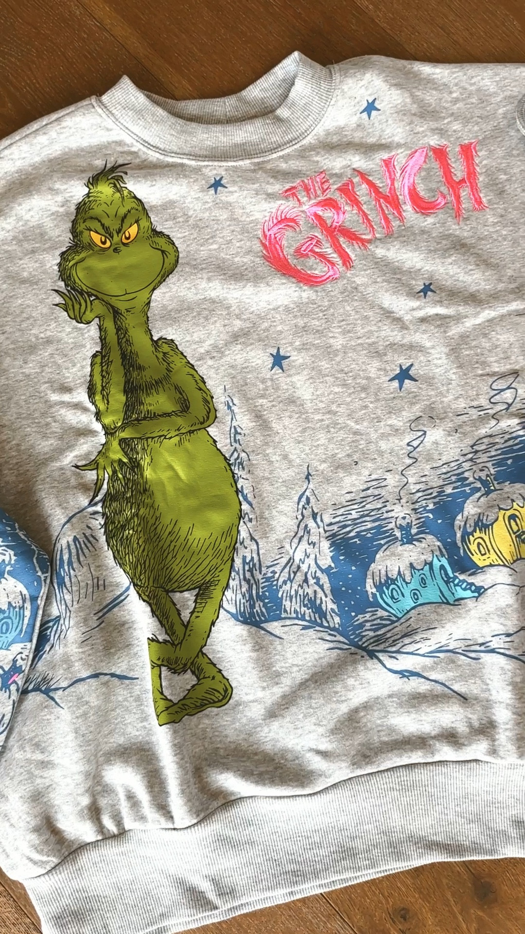 never thought i’d be so obsessed with a match grinch sweat set, yet here we are! 💚 you need this one!! so cute for holiday errands, helping out in classrooms, and christmas movie marathons. 🎥🎄

#grinch #targetchristmas #matchingset #christmasoutfit #holidayoutfit #comfycozysweats 



#LTKFindsUnder50 #LTKSeasonal #LTKHoliday