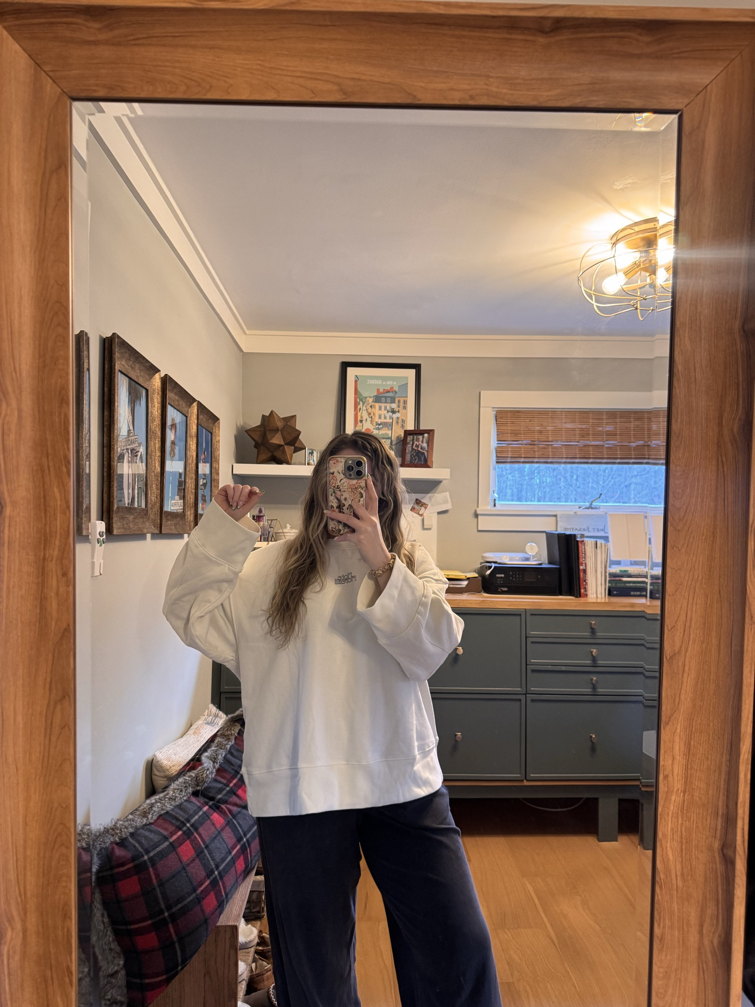 my favorite oversized sweatshirts with no tight band around the waist. wearing an xl 

 #LTKootd #LTKstorytime #LTKMidsize