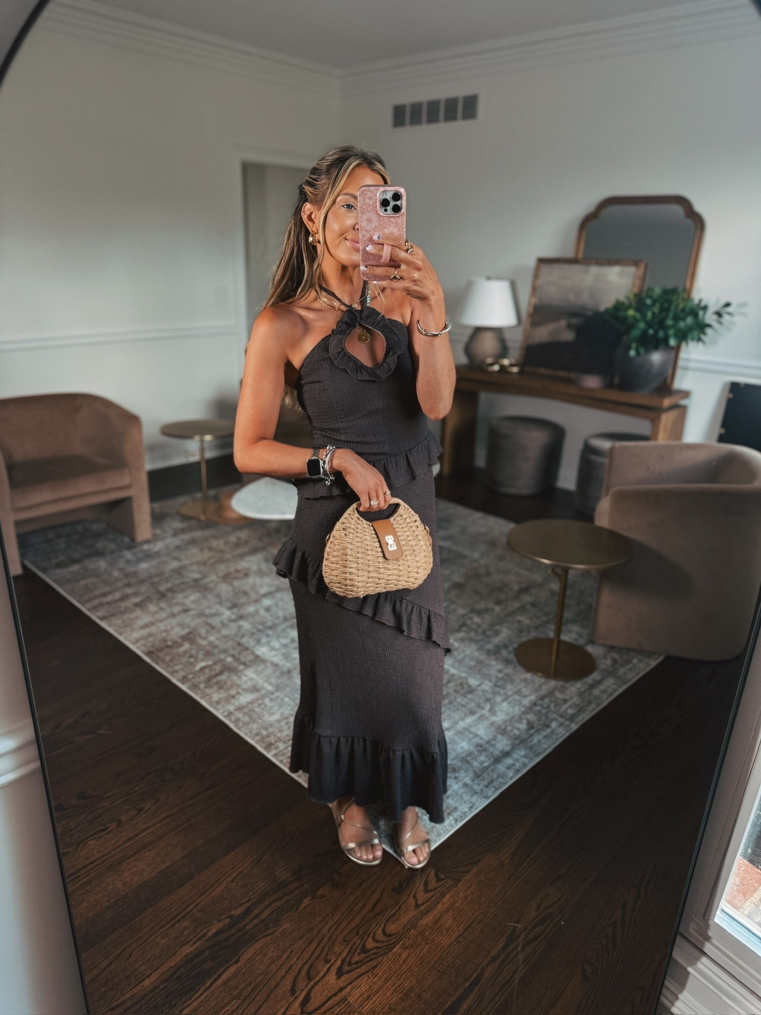 This dress is so good!! It would make the perfect wedding guest or date night outfit! 🤍🤍