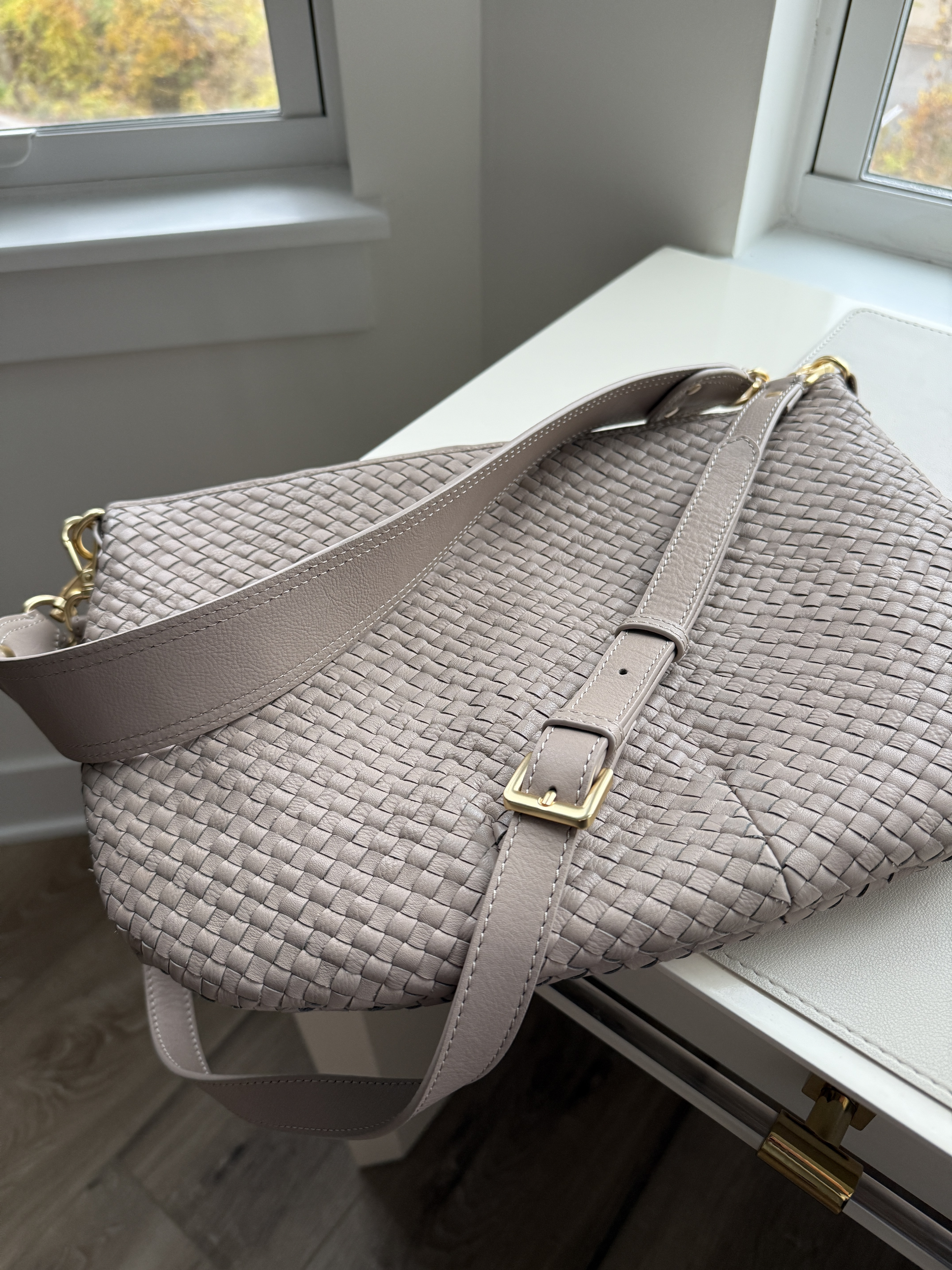 Taupe Handbag 

#LTKItBag #LTKStyleTip #LTKOver40