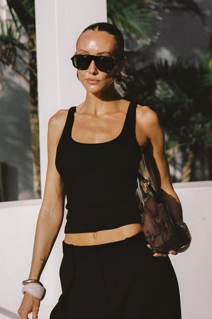 PHOEBE BLACK SCOOP NECK TANK TOP | DISSH