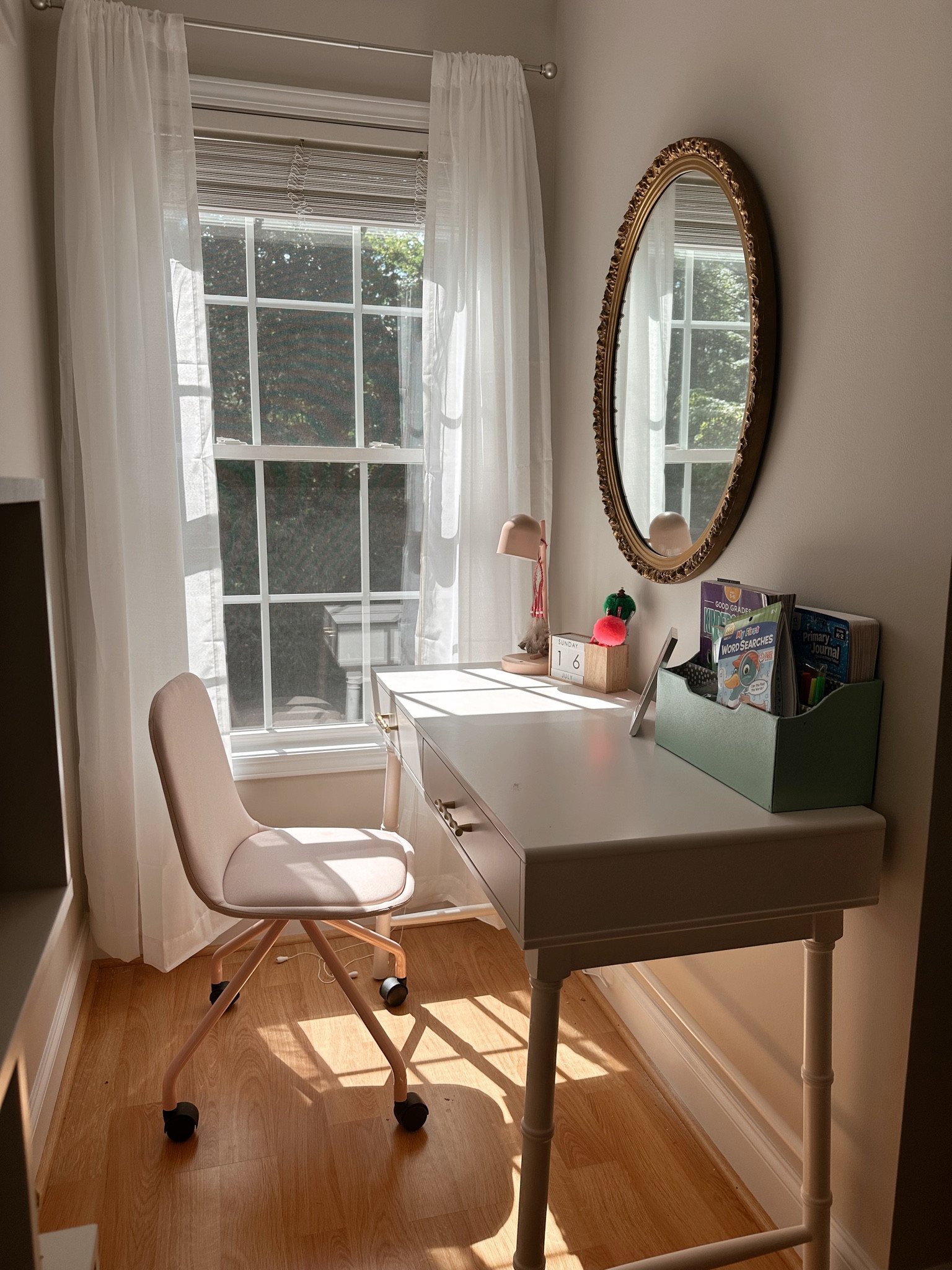 That gold mirror accent 🤩

#LTKkids #LTKhome