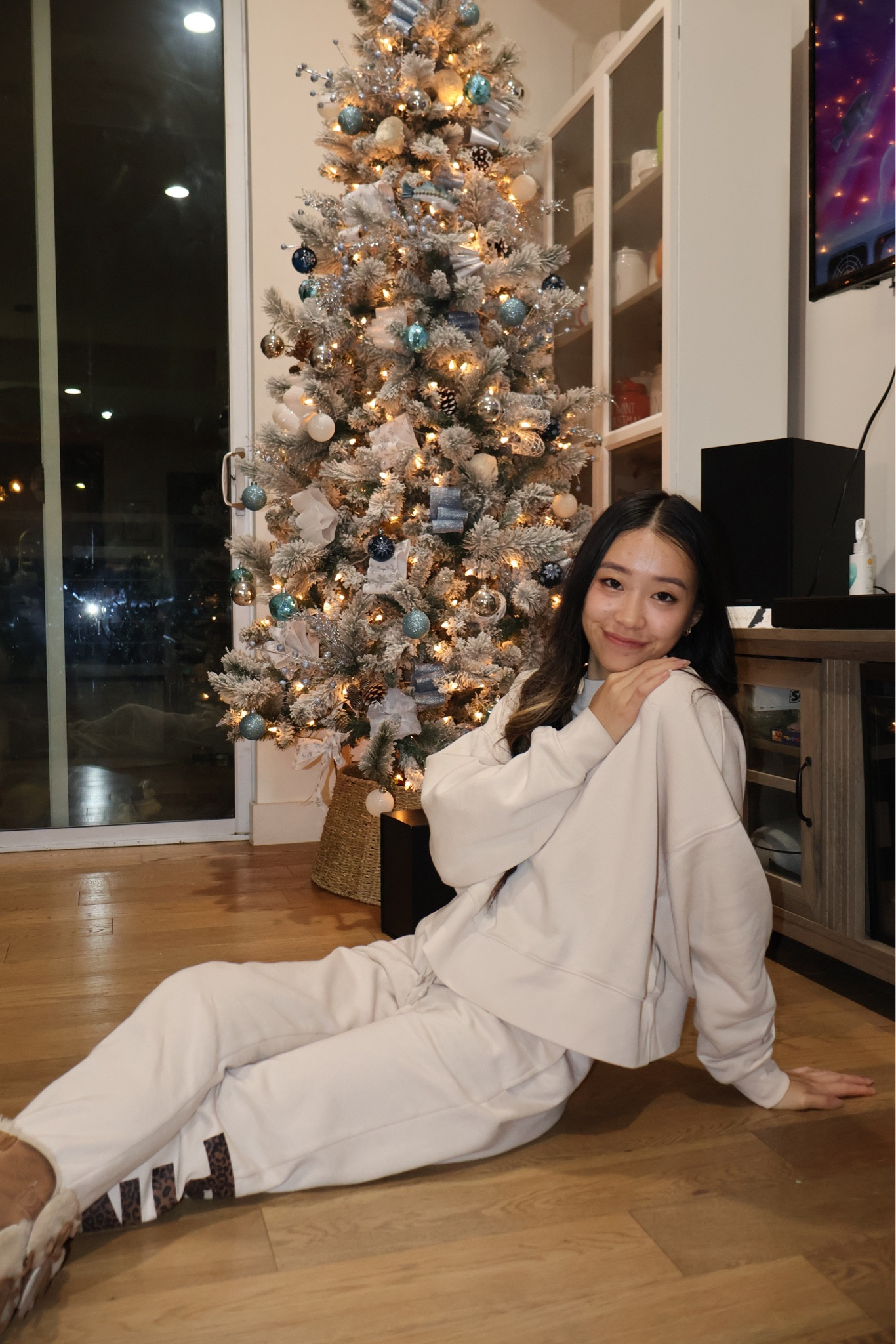 Casual at home outfit for the holidays xx 

#LTKSeasonal #LTKHoliday #LTKGiftGuide