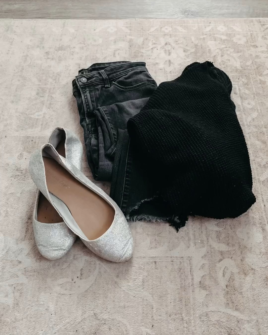 Jeans
Winter outfits 
Cute outfits 
🖤🖤🖤

#LTKFindsUnder50 #LTKStyleTip #LTKSeasonal