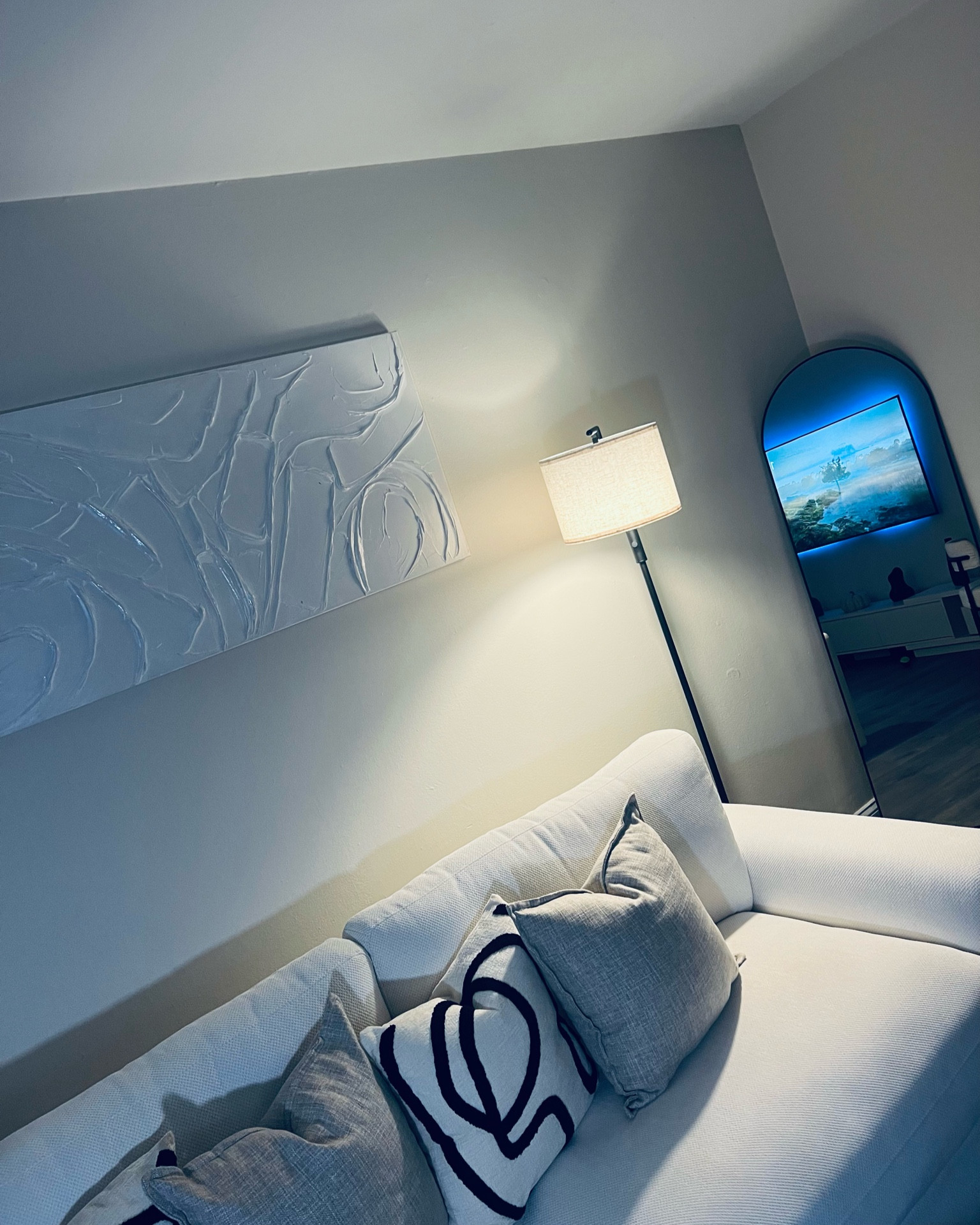 I loved this art painting you can find it on amazon🤩


#LTKHome #LTKStyleTip #LTKBeauty