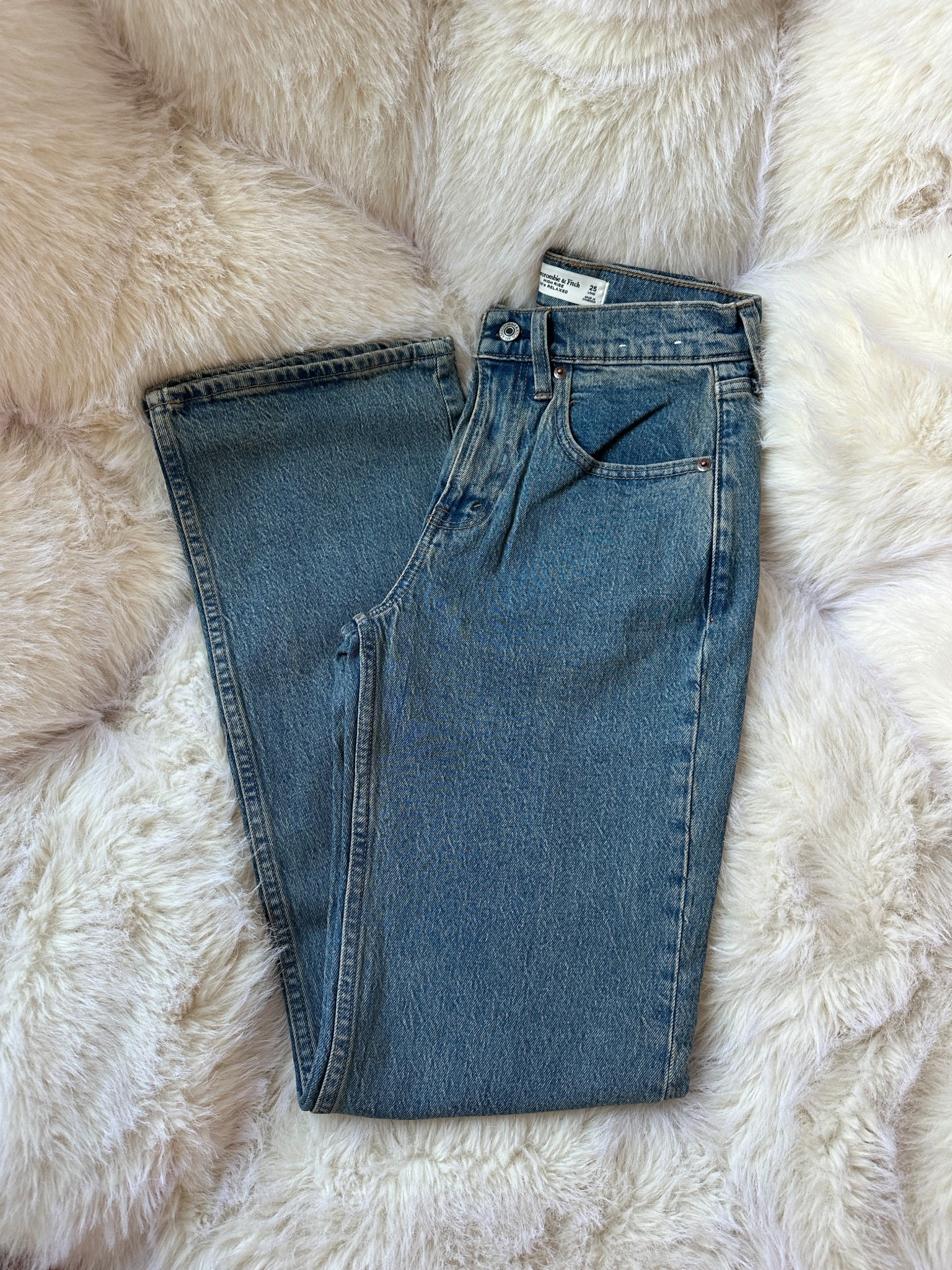Favorite everyday jeans: Abercrombie High Rise 90s Relaxed 👖✨The fit is so good, the wash is the perfect classic medium blue, and the vintage comfort stretch makes them actually comfy while still holding their shape. Clean hem, relaxed leg, flattering high rise, and tall girl friendly with the long length options.

#LTKFindsUnder100 #LTKTall #LTKU