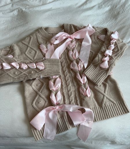 The cutest lil bow sweater from Amazon! I ordered a size L it is so soft and cozy and super good quality non 

#LTKfindsunder50 #LTKstyletip #LTKSeasonal