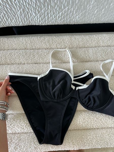 Black and white bikini size s top Xs bottoms 

#LTKfindsunder100 #LTKfindsunder50 #LTKswim