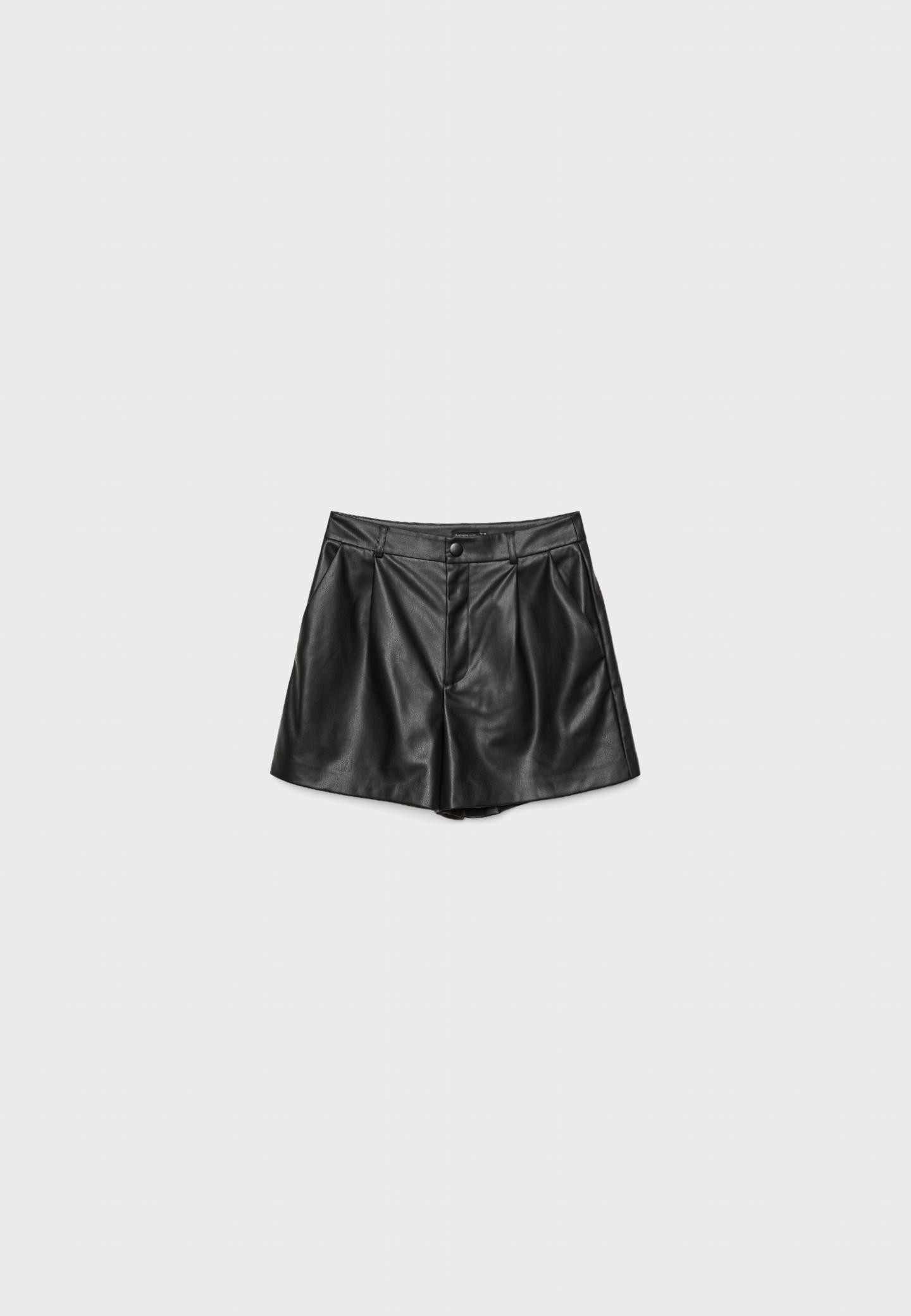 Darted leather effect shorts - Women's fashion | Stradivarius United Kingdom | Stradivarius (UK)