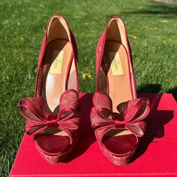 Valentino Red Lace Peep Toe Bow Heels size 38 1/2 | Poshmark