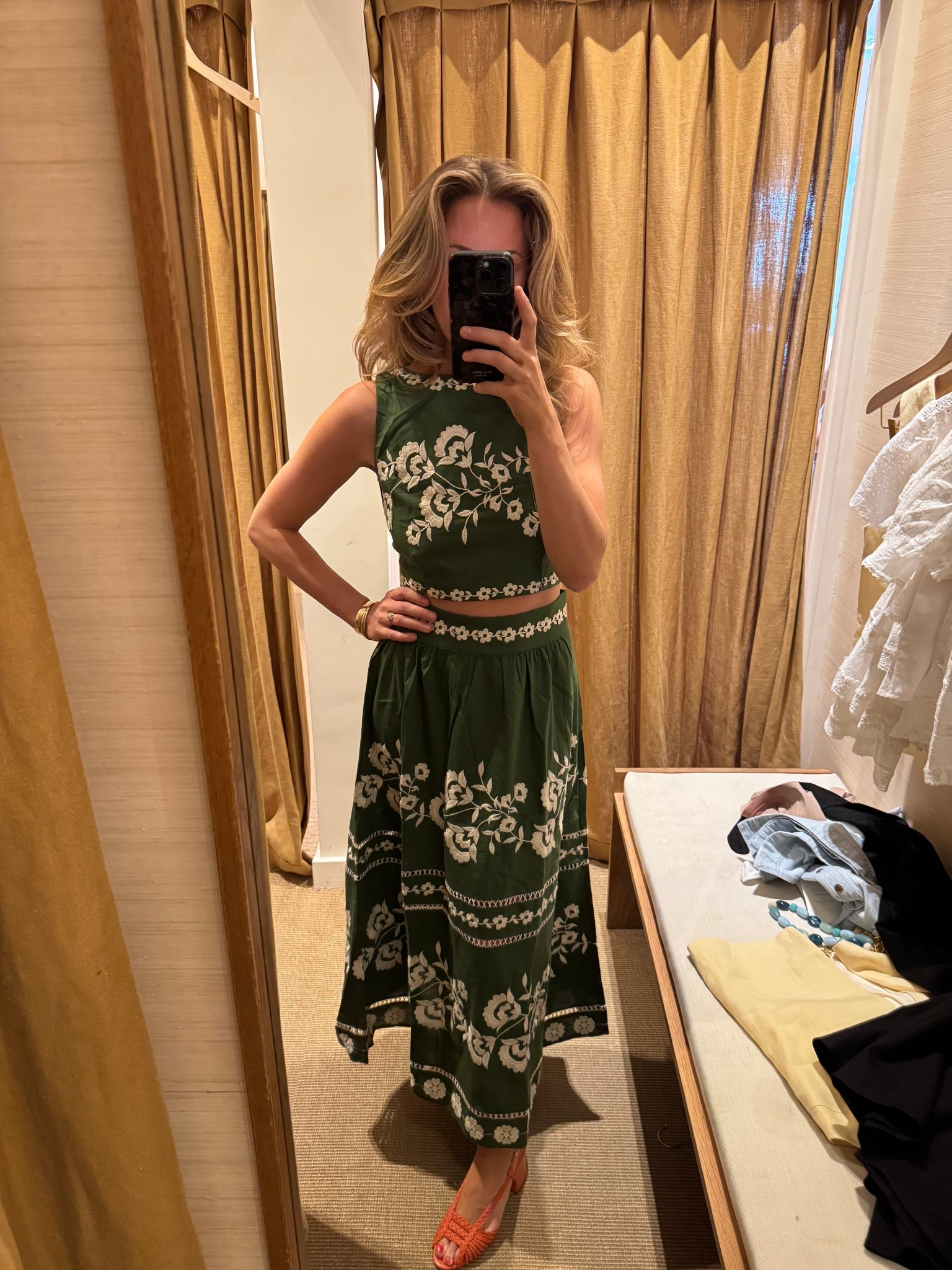 Another gorg set! The top has an open back and is just beautiful! 