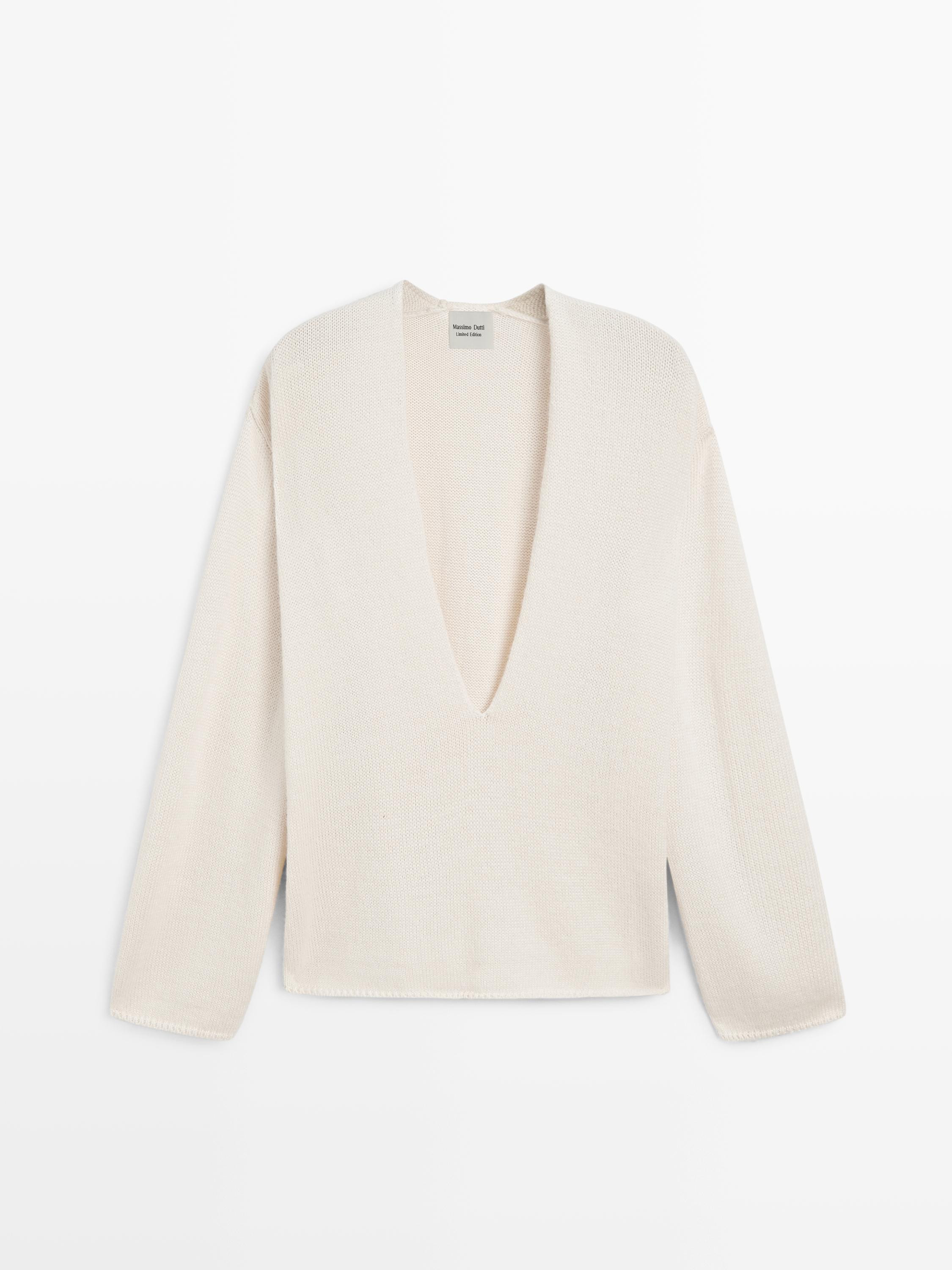 Knit alpaca and silk V-neck sweater - LIMITED | Massimo Dutti UK