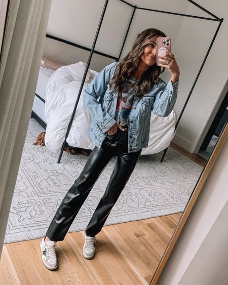 can’t go wrong with a good denim jacket! 🫶🏻 such an easy way to make a casual look with my fave leather pants! 


#leatherpants #denimjacket #outfitideas #sneakers #goldengoose #winteroutfit 

#LTKstyletip