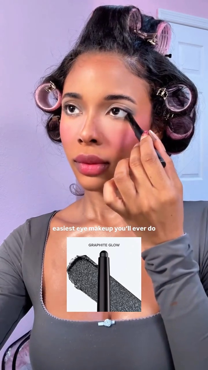 round to applause to @anastasiabeverlyhills for these INCREDIBLE eyeshadow sticks ✨ 

@anastasiasoare #abh #eyeshadow