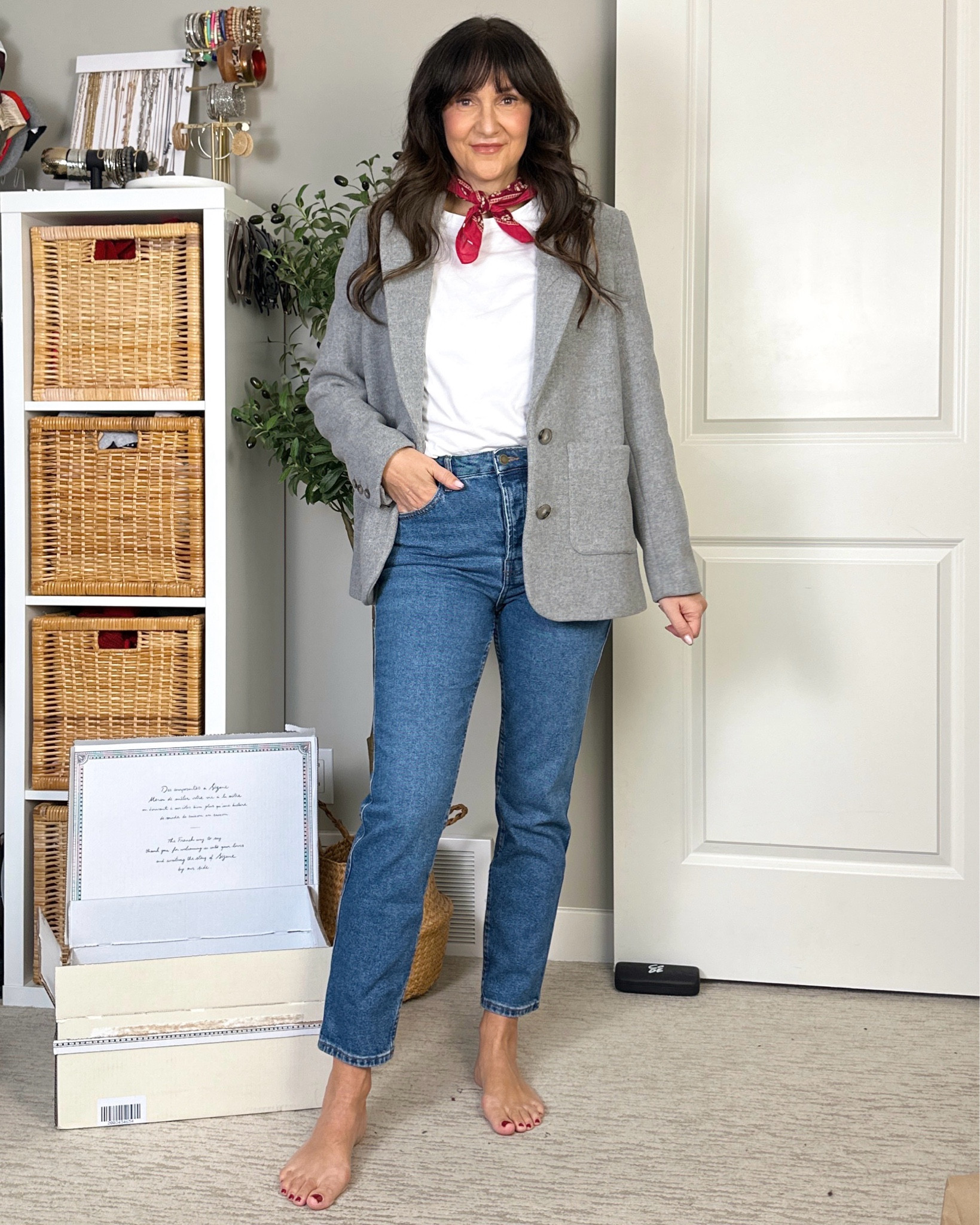 New Sezane order! I’m 5’ 7” size 4 ish and I’m wearing size 6 in the jeans and jacket. The online description said to size up if you were between sizes so I thought sizing up was safest and I love how they both fit. If the denim relaxes and I lose a few Christmas pounds the jeans might be a little looser.
Sezane ships free to Canada if your order is over $250 and returns are free!
Also linked my white tee and the lounge pants from the beginning of the video.


#LTKStyleTip #LTKWorkwear #LTKOver40