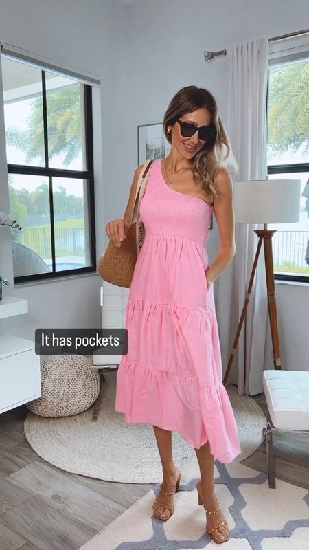 The perfect Amazon pink dress 
It’s flattering, has pockets and it fits true to size 
Great option for a vacation dress


#LTKstyletip #LTKshoecrush #LTKitbag