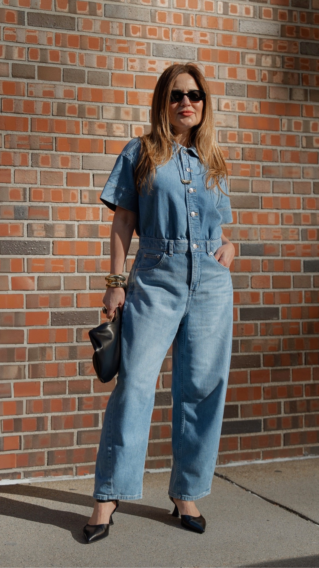 I appreciate clothes that do the work for me! This jumpsuit is polished yet effortless, it’s easy to dress up or down for everything from everyday plans to dinner out. Just add a bag and sandals, and you’re ready to go.
It’s easy to see why it’s been so popular lately 💙

Everything linked here if you’d like to see the details.

#LTKootd #LTKgrwm #LTKPetite