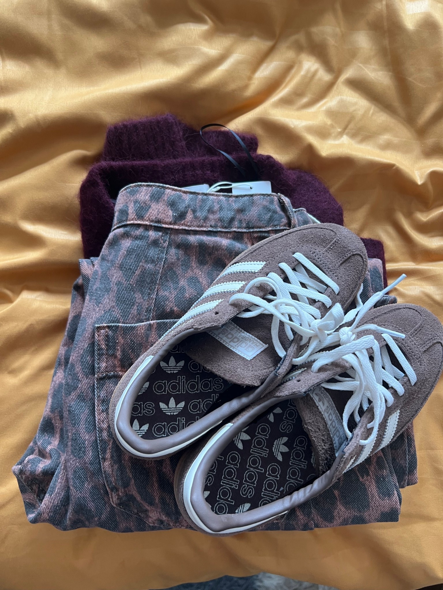 My fav autumn outfit so far 🥰 if the sweater is in stock you HAVE TO be QUICK! Have also tagged the green version 🙌🏾 you can order the jeans from M&S too so same transaction as jumper 👌🏾

Leopard print, jeans, barrel leg, trainers, neutral, burgundy sweater, adidas, brown trainers, 

#LTKshoes #LTKautumn #LTKjeans