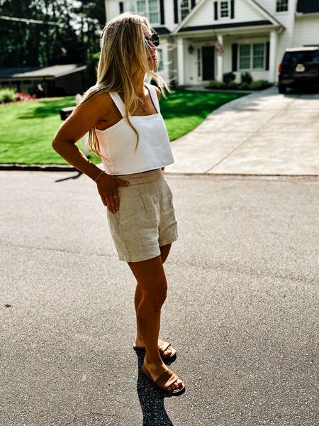 Madewell sale! Wearing a small in linen shorts. Would have gotten and XS

#LTKxMadewell #LTKSaleAlert #LTKFindsUnder100