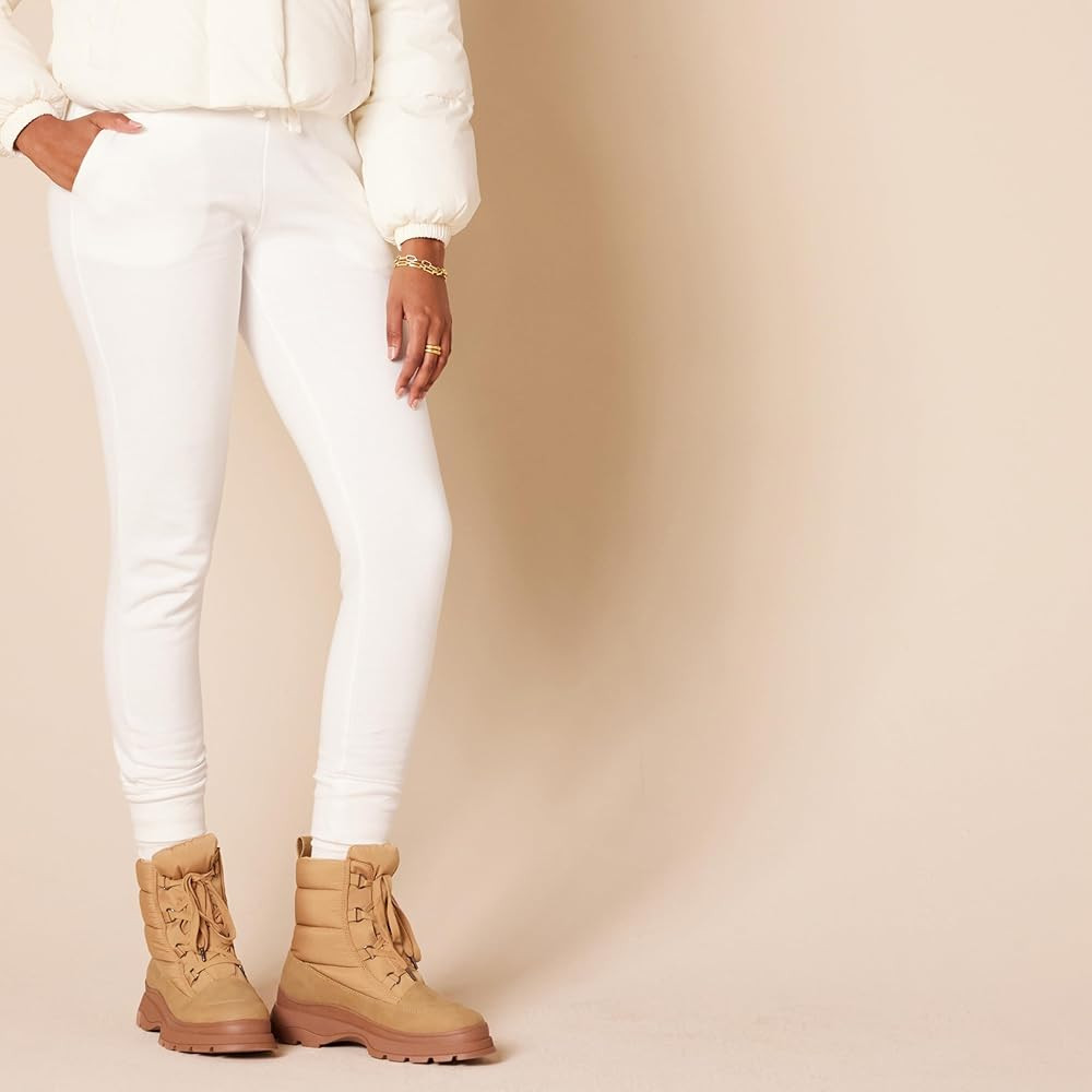 Amazon Essentials Women's Lace Up Puffer Snow Boots | Amazon (US)