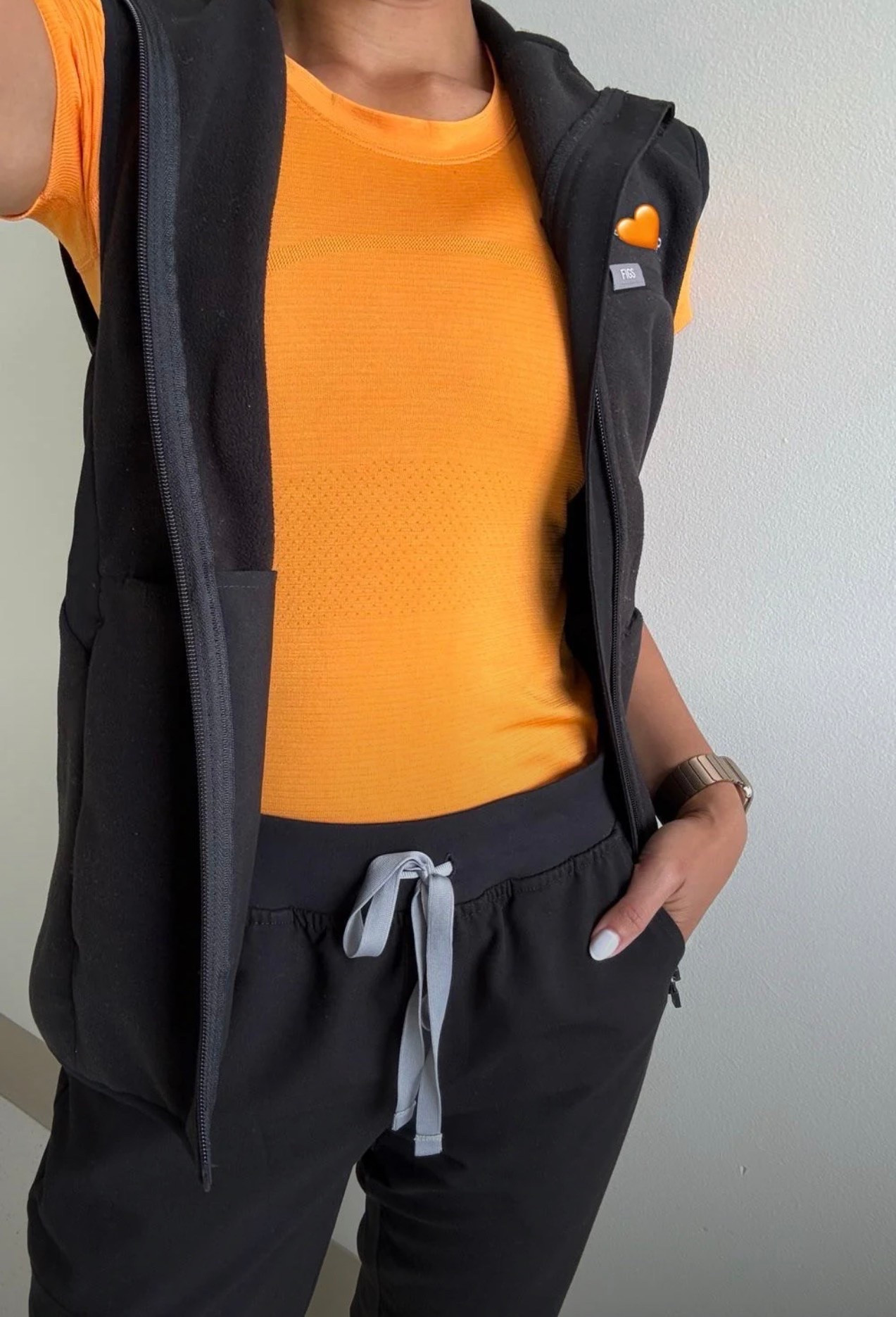 I’m loving all things citrus sizzle tone from @lululemon. 🧡

swiftly tech short sleeve race length, scrubs, figs.

#LTKWorkwear #LTKfitnessgoals #LTKActive