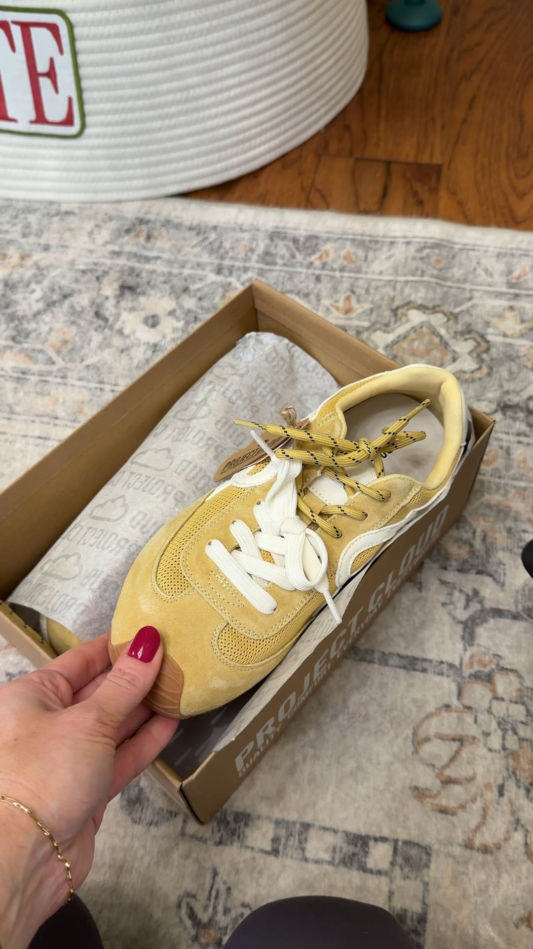 Looove these new @amazon sneakers! Stay true to size no need to size up! Would make a great gift! Linking a couple other fashion deals worth grabbing too! #ad #founditonamazon #WinterFavorites2025 

#LTKFindsUnder100 #LTKActive #LTKGiftGuide