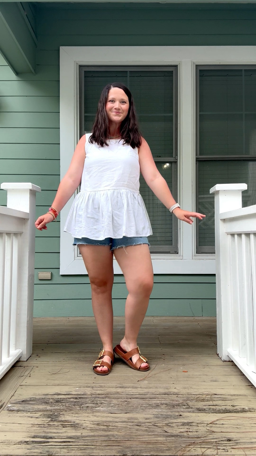 Beach outfit. Gameday style. Gameday outfit. White linen 