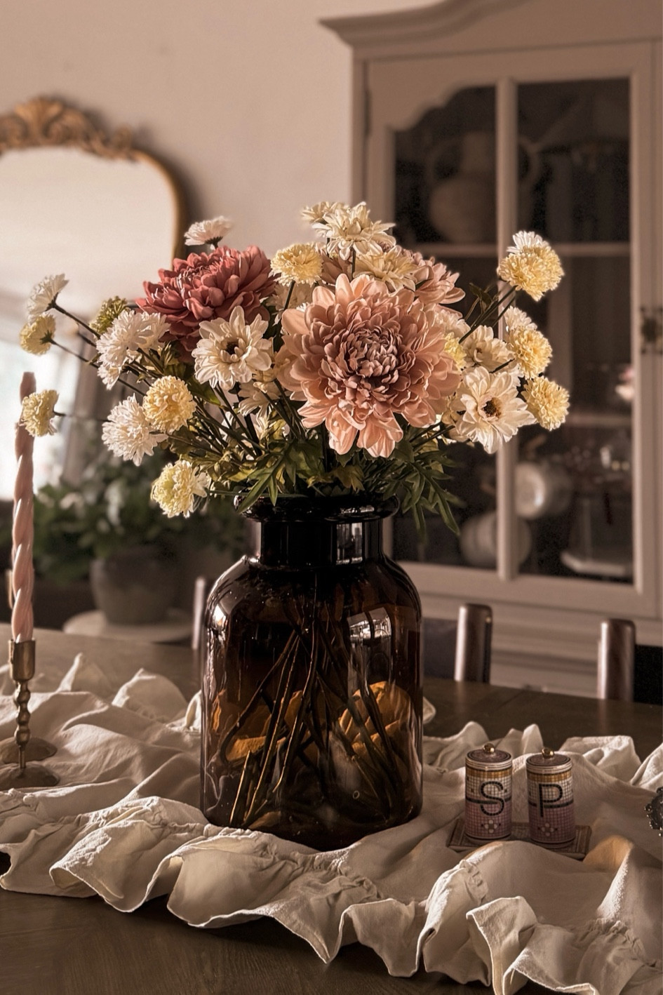 Shop this Table centerpiece 

#LTKHome #LTKSeasonal #LTKParties