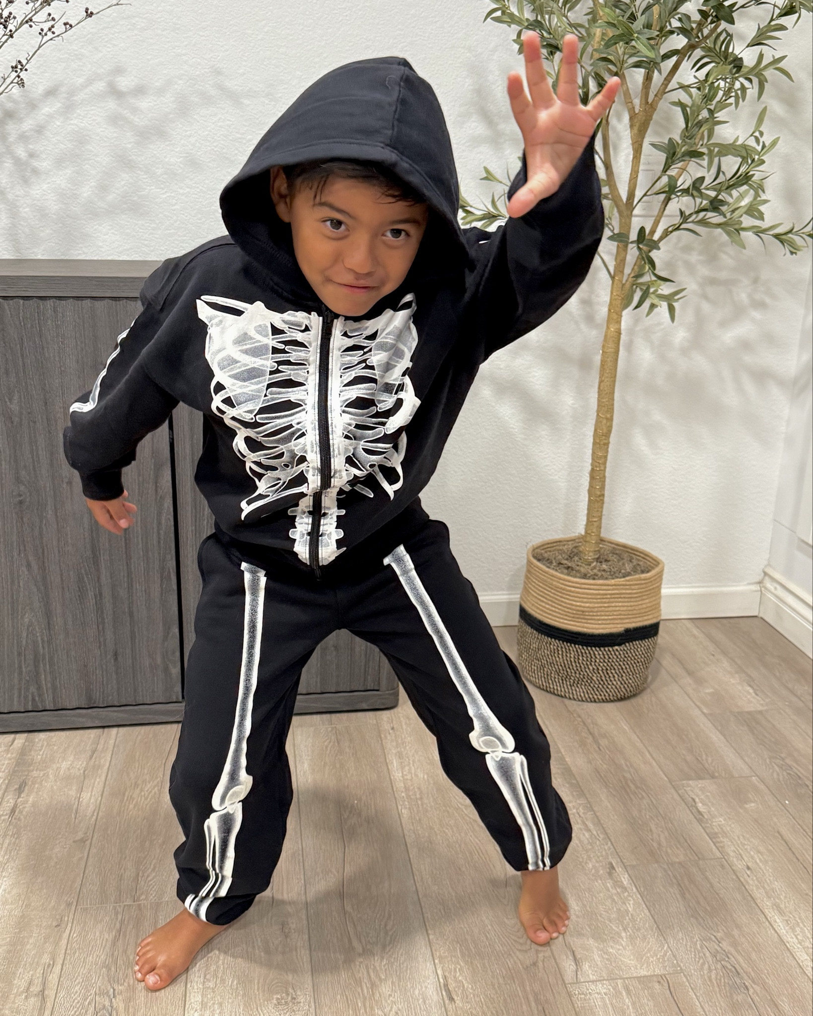 Old Navy’s favorite fleece skeleton oversized zip hoodie + baggy jogger sweat pants = the ultimate cozy + cool fall look 🖤💀

Selling out FAST! He’s 4’2”, 68 lbs, wearing a size medium in both.

#LTKKids #OldNavyStyle #LTKFall


#LTKFindsUnder50 #LTKKids