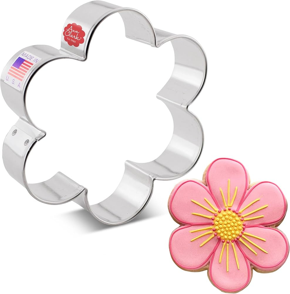 Scalloped Edge Flower Cookie Cutter 3.75" Made in USA by Ann Clark | Amazon (US)
