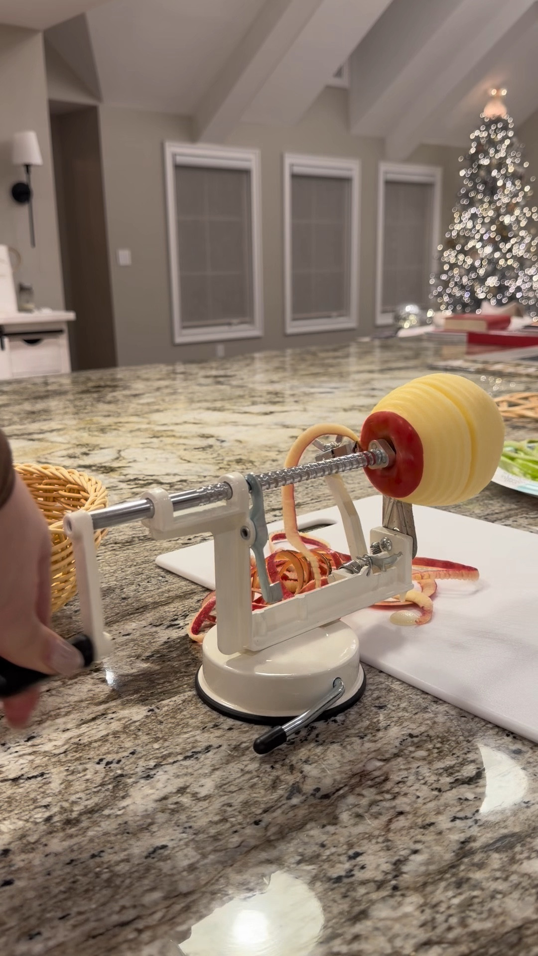 I absolutely love this apple corer and peeler for when I’m baking all my winter desserts 

#LTKfoodie #LTKGiftGuide #LTKHoliday