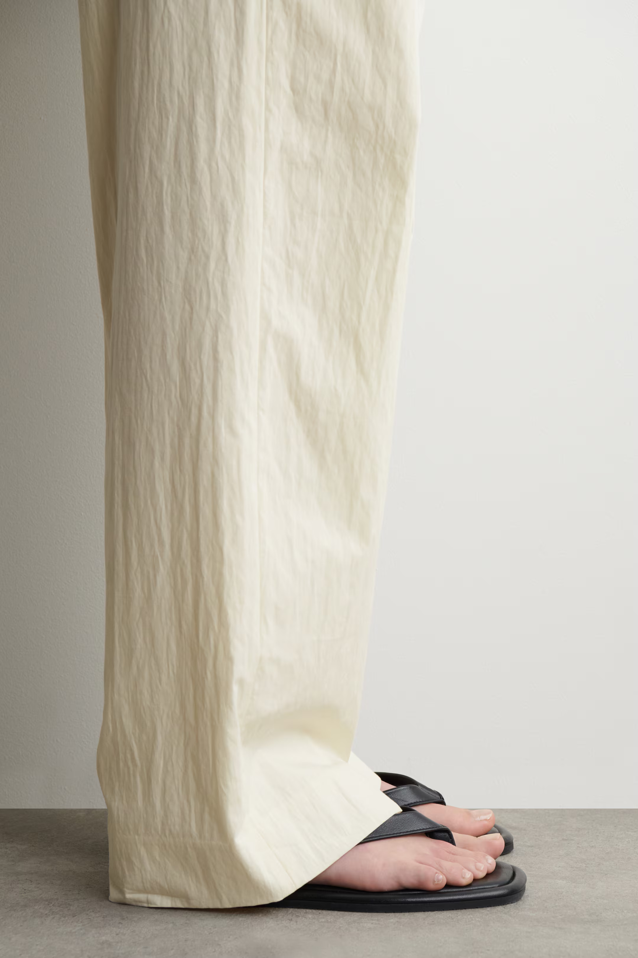 LEATHER FLIP FLOPS - BLACK - Ladies | H&M GB | H&M (UK, MY, IN, SG, PH, TW, HK)