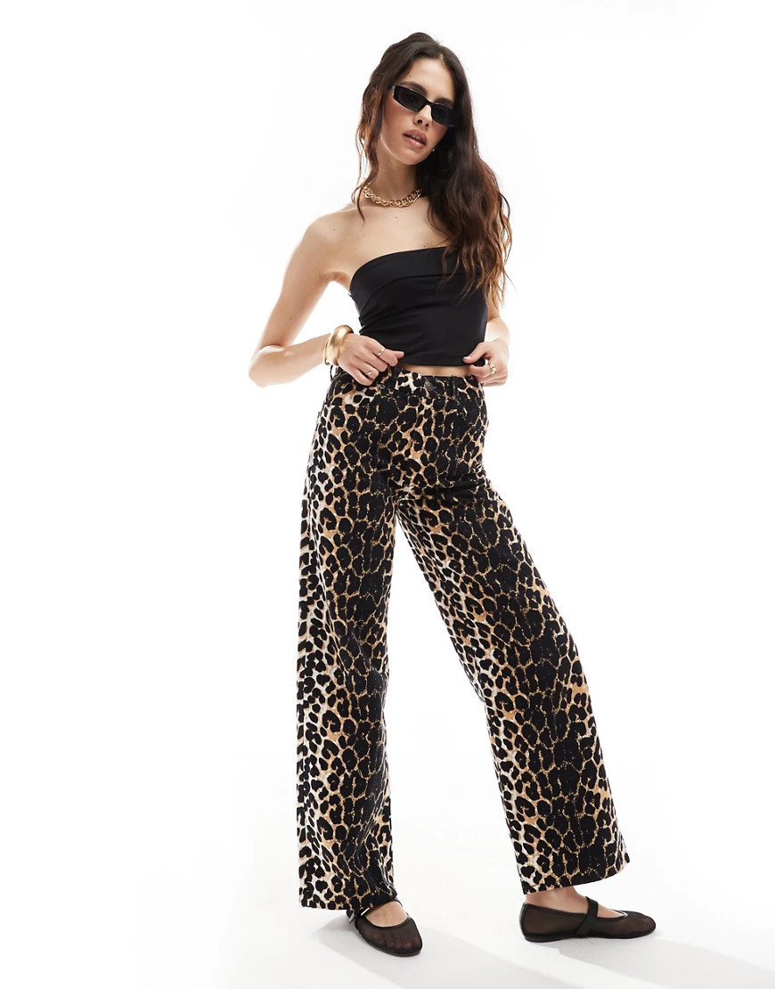Stradivarius ribbed fold over bandeau top in black | ASOS (Global)