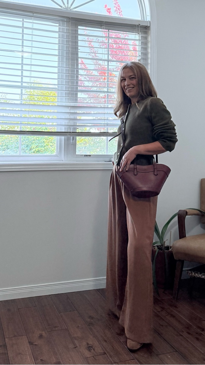 ✨ Effortless, comfy, and chic ✨

The ideal fall ensemble featuring a cozy olive-green rib knit cotton cardigan, warm cocoa-toned trousers, and that stylish burgundy bag 👜 
Perfect outfit for autumn outings 🍂

Tap the link in bio to get the full look 🤎

#ShopTheLook #FallStyle #OOTD