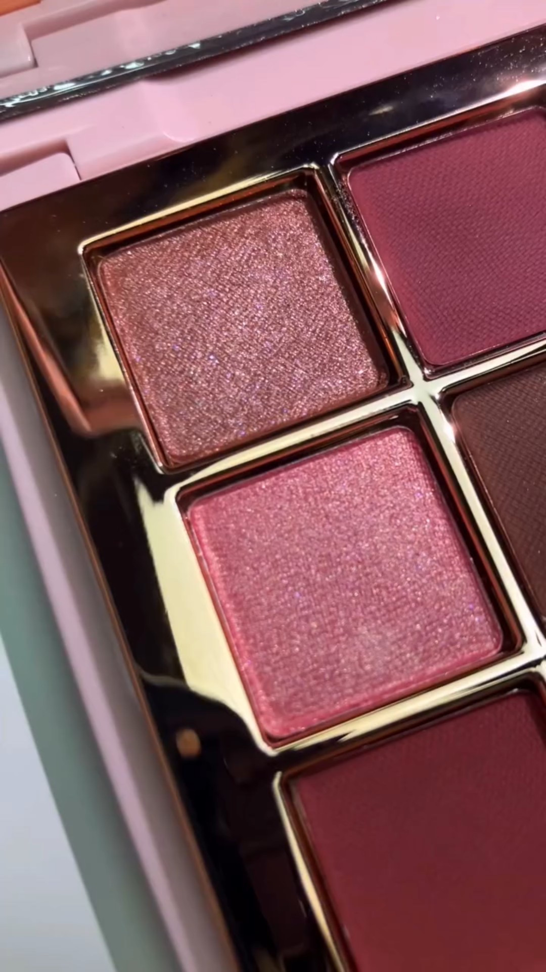 #Tutorial com essa joia de @ninamkup a paleta de sombras Desire 😮‍💨🥹💖
Não se espantem de vê-la em outros tutoriais em conteúdos por aqui em breve, pois eu ainda sigo apaixonada na cartela de tons desta paleta de sombras 😍🥰
.
#ninamakeup #paletadesombras #paletaninamakeup