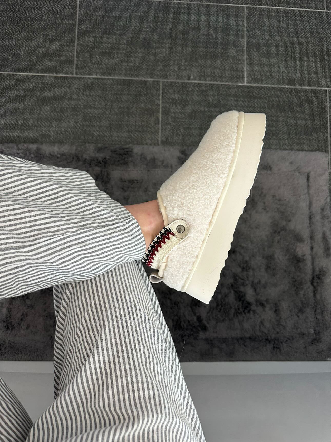 Cozy sandals under $50 from DSW!  

 #LTKSaleAlert #LTKFindsUnder50 #LTKStyleTip