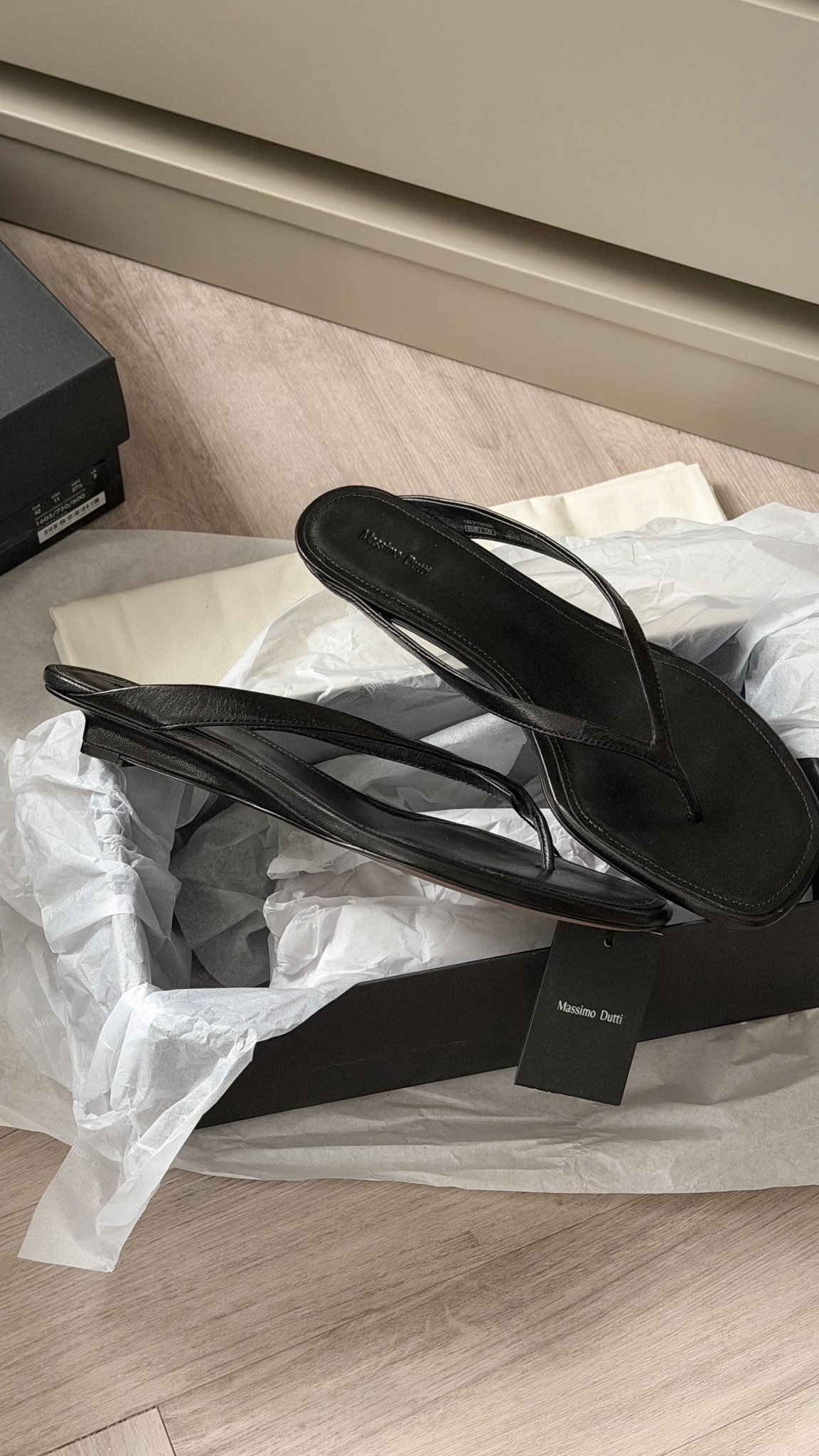 Black Minimal sandal - CBK Carolyn Bessette Kennedy style - thong sandal - micro wedge - 2026 fashion trends - these elevated flip flops from Massimo dutti also come in red suede! #massimodutti #sandal #90s

#LTKuk #LTKspring #LTKshoes