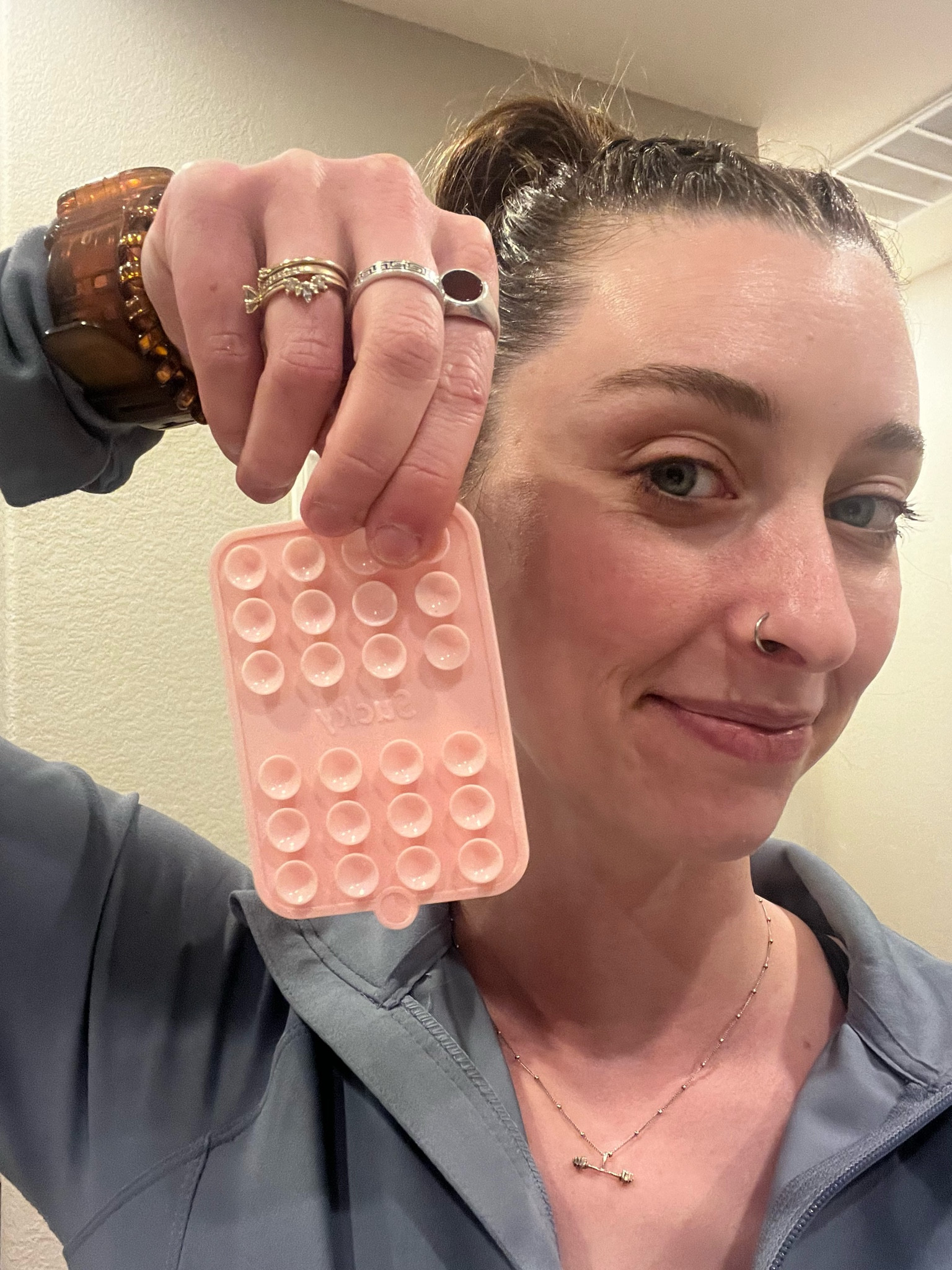 such a easy way to content create, this thing is so strong I love it 

#LTKActive #LTKFitness #LTKStyleTip