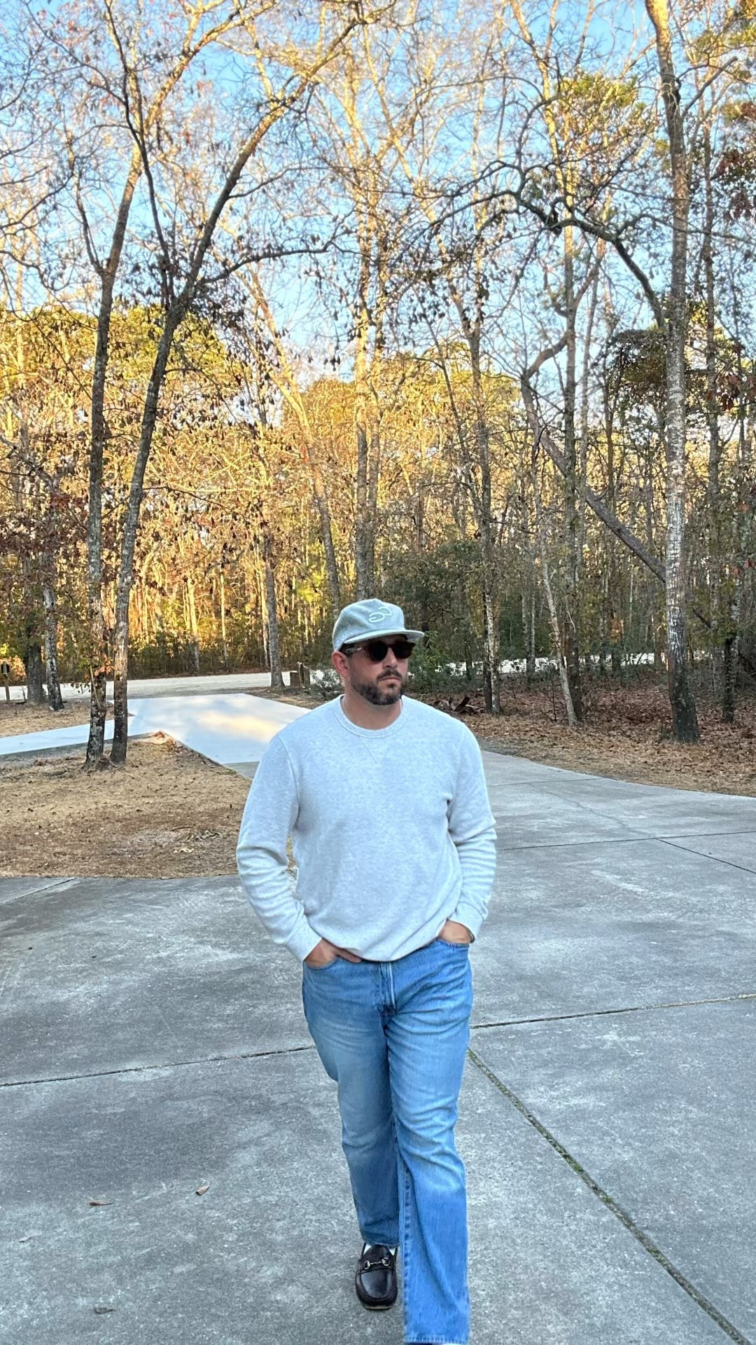 A little last minute flower run fit. Busy dad over here but gotta make mama happy on Valentines Day! 

#LTKMens #LTKootd #LTKValentine