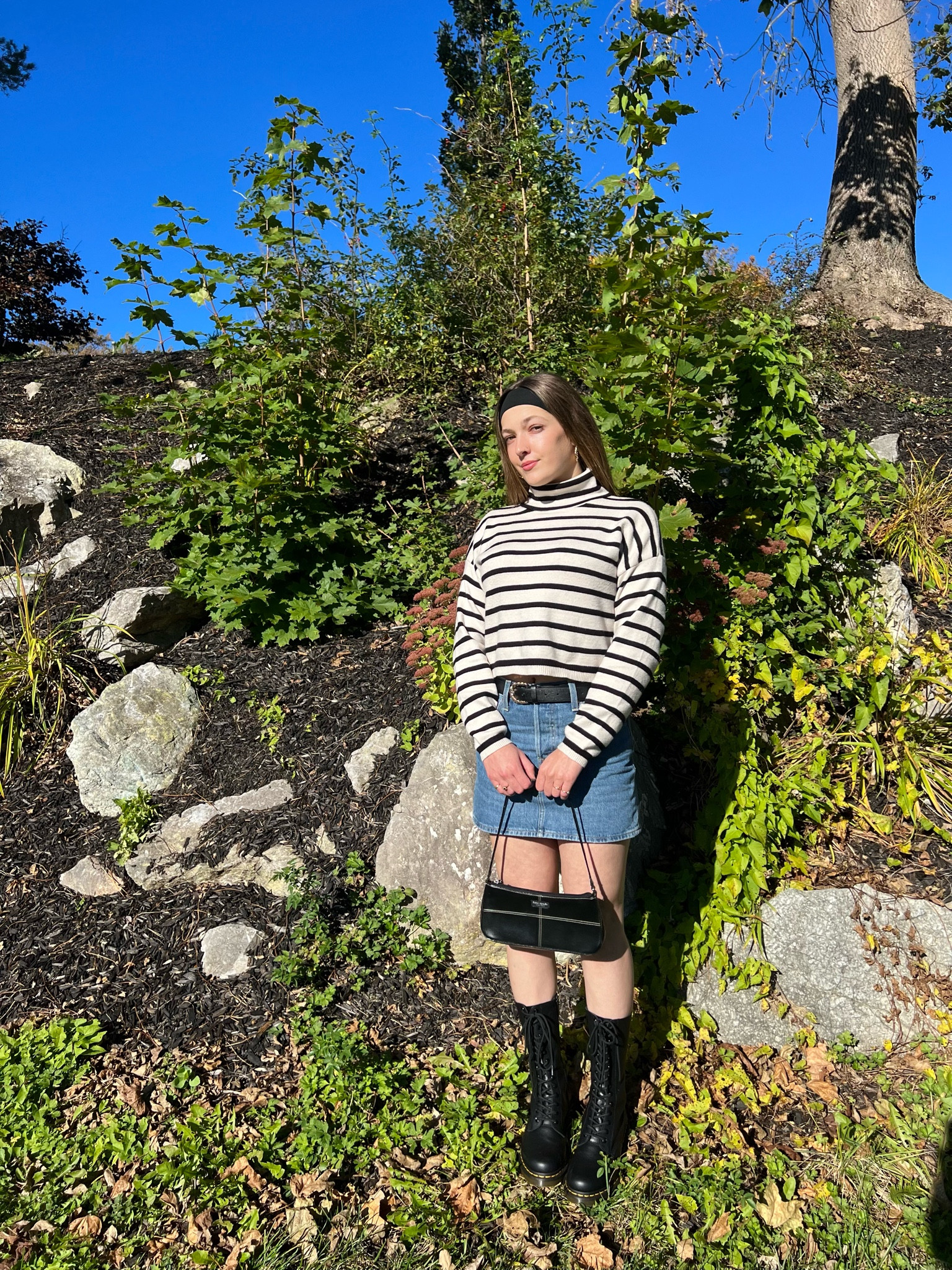 Outdoor pics, photo ideas, fall outfits, sweater outfits, skirt outfits, jean skirt, doc martens, Kate spade bag (thrifted so tagged a similar one)