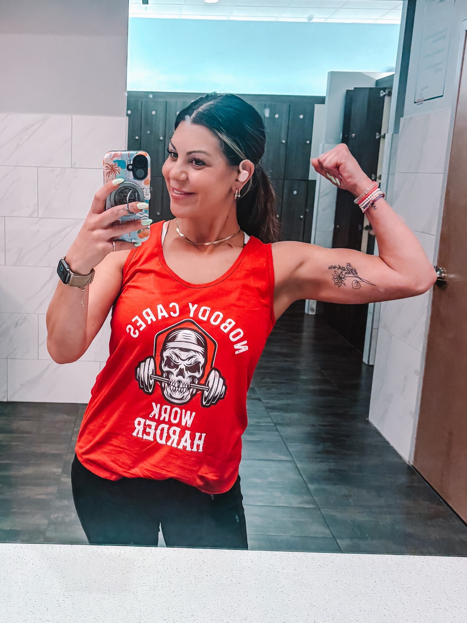 Gym OOTD!! 💀 💪🏻❤️

Tank under $20!! 
-available in lots of colors
-fits TTS

#LTKActive #LTKStyleTip #LTKFindsUnder50